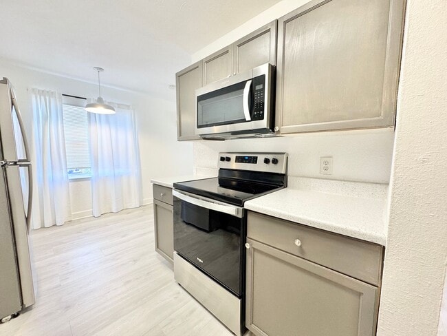 Photo - Paul Phadungchai (4093 Springs Ln) Unidad #4093