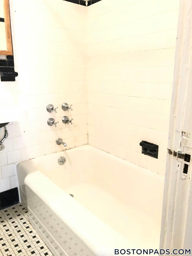 Photo - 72 Strathmore Rd Unit 4B