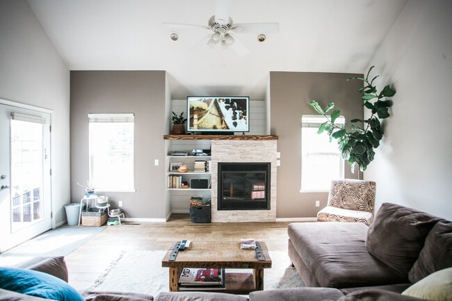 Photo - 2908 Des Moines Dr