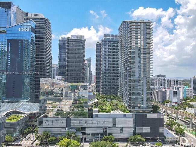 Building Photo - 88 SW 7th St Unit 2312 Rental