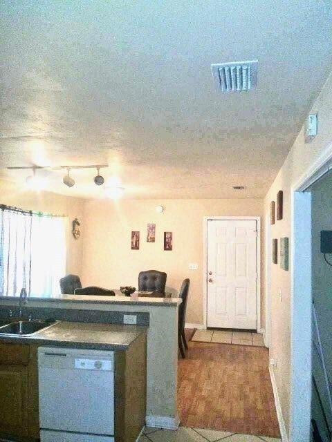 Photo - 2141 Holton St