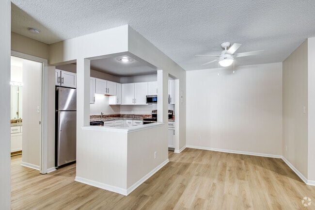 2BR, 2BA - 981SF