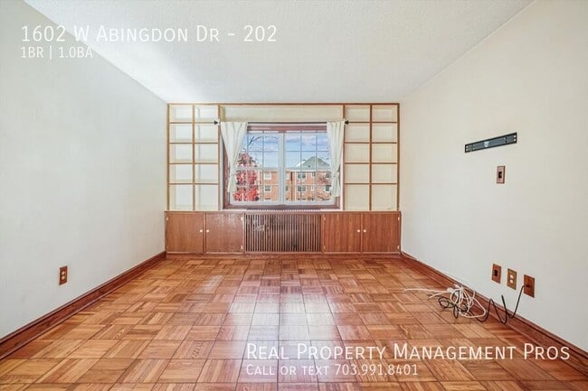 Photo - 1602 W Abingdon Dr Unit 202