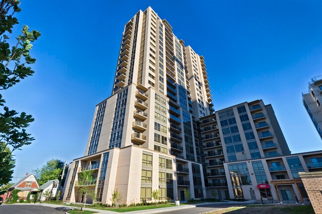 Building Photo - Revo on King St