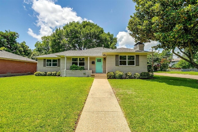 Building Photo - "Darling 3-Bedroom, 2.5-Bath Home with Elegant Upgrades!"