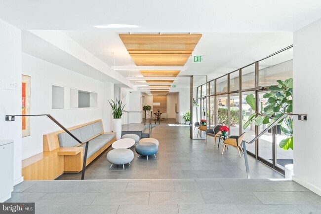 Lobby - 3333 University Blvd W Unit 604