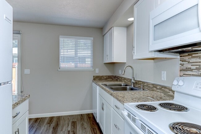 Photo - Beautifully Renovated 2 Bed, 1 Bath Townhouse – Available July 1st! Unit 2522 Arthur St.