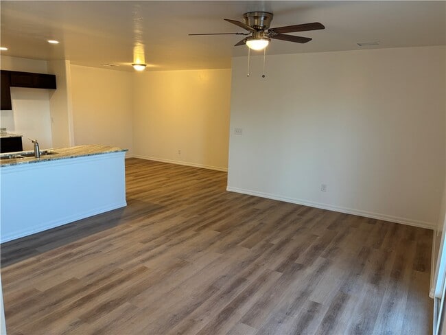 Photo - 915 E Berk Ave