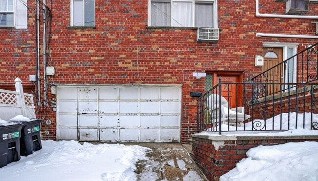 Photo - 1102 E 233rd St