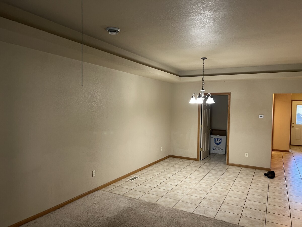Dining Area - 220 Helen St