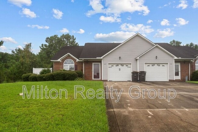 Building Photo - 173 Ariel St