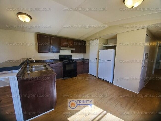 Photo - HUGE LOT! Pets welcome! 3 Bed rooms!