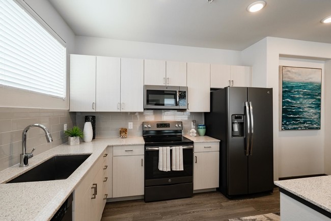 Marina Bend At Clear Creek apartments — community photo