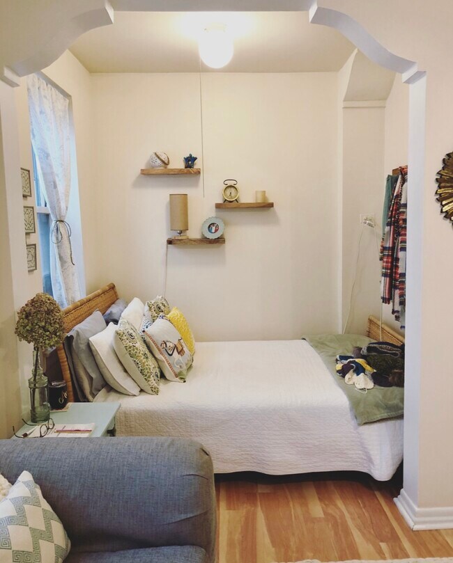 Photo - 633 W Deming Pl