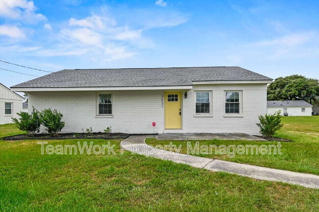 Building Photo - 3027 Azalea Dr Rental