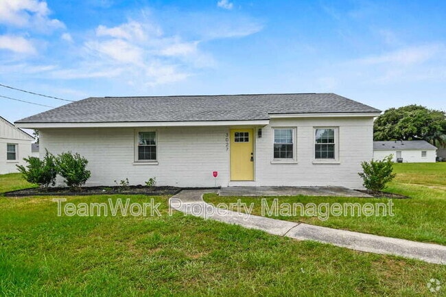 Building Photo - 3027 Azalea Dr Rental