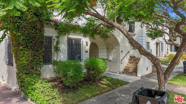 Photo - 351 N Sierra Bonita Ave Unidad 2