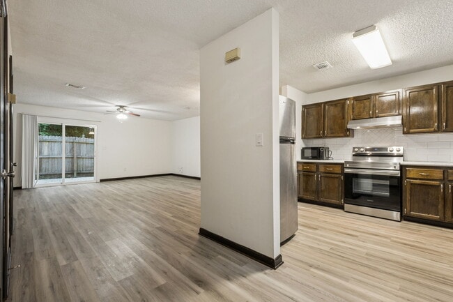 Photo - 1242 Chee Ln