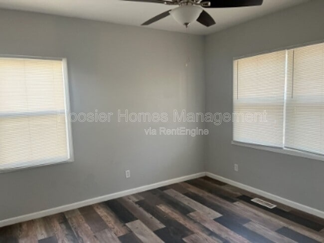 Photo - 117 W 36th St