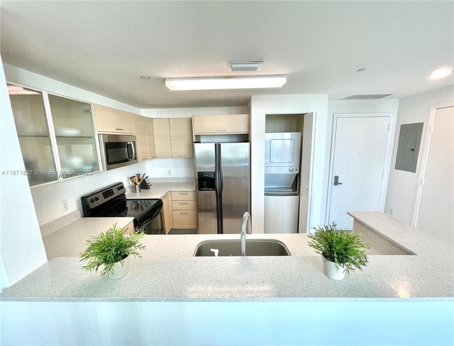 Building Photo - 350 NE 24th St Unit 709 Rental