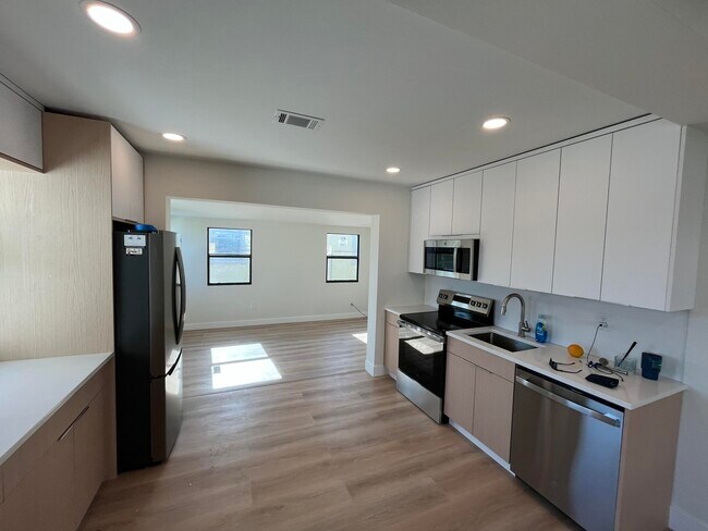 120 W 22nd St