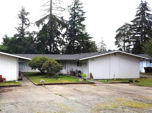 Building Photo - 1126 Neil St NE Unit 2