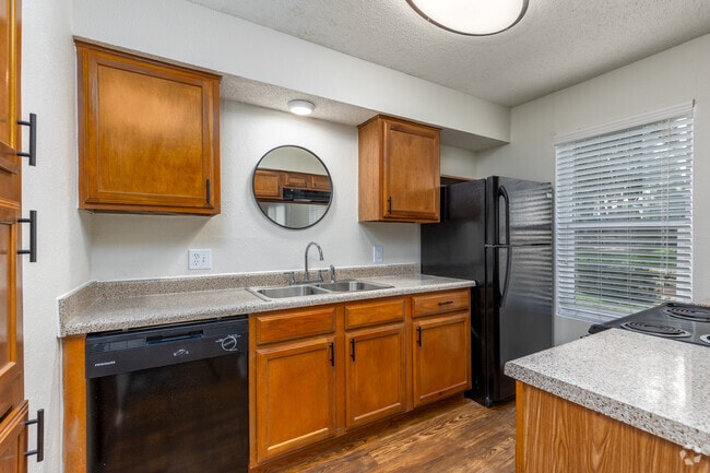 2BR, 2BA - 1,247SF - Kitchen - Bent Oaks Apartments
