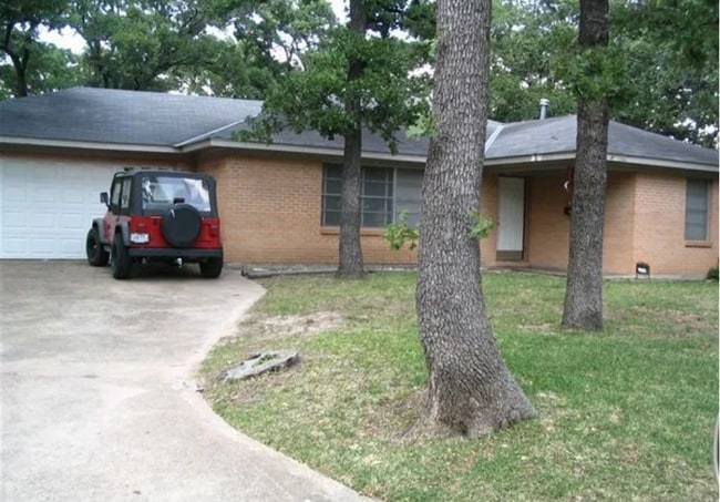 Photo - 4005 Oaklawn St House