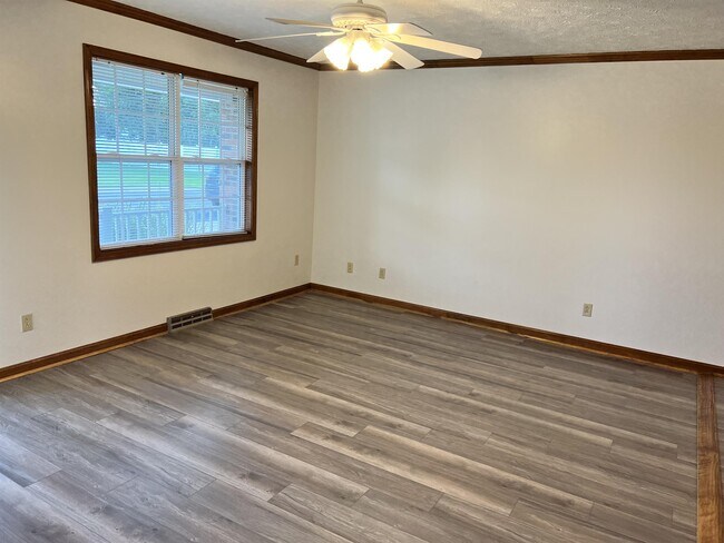 Photo - 510 E Elm St