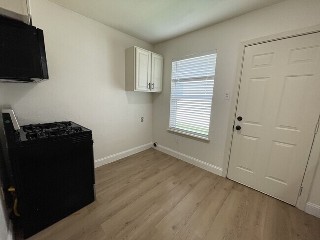 Photo - 204 Hosack St Unit Hosack 204  B