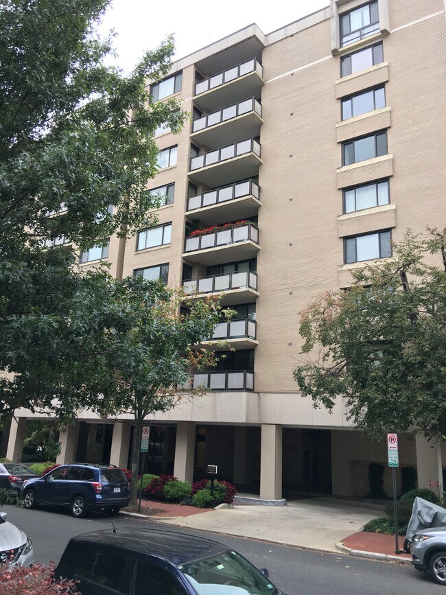 Building Photo - 800 25th St NW Unit 1005 Rental