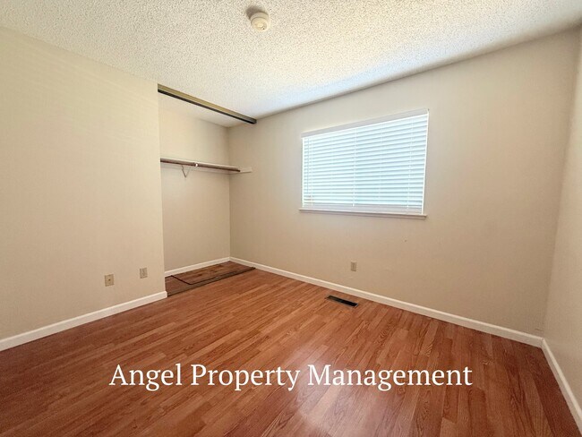 Photo - 2208 Begonia Ct
