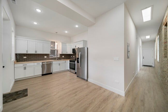 Photo - 1137 N Francisco Ave Unit 2