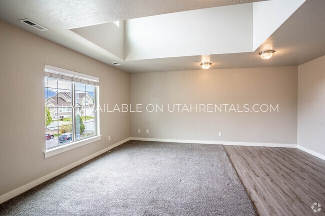 Building Photo - 1906 N Geneva Rd Rental