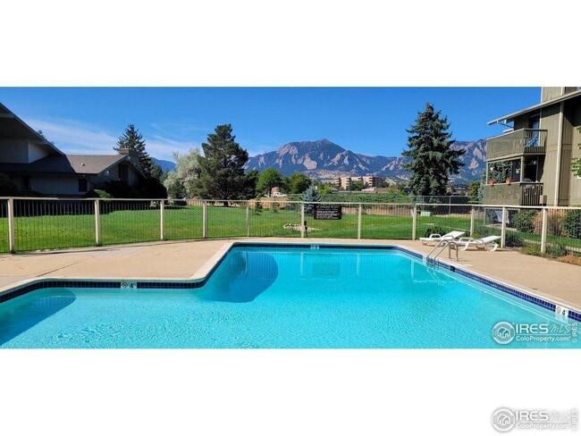 Photo - 645 Manhattan Pl