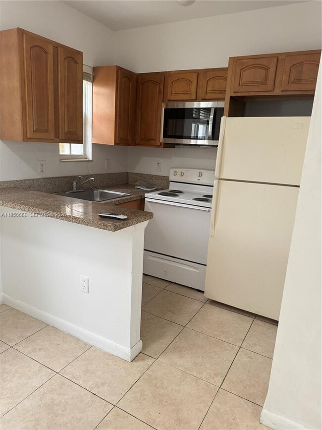 Photo - 7130 Rue Versailles Dr Unit 4