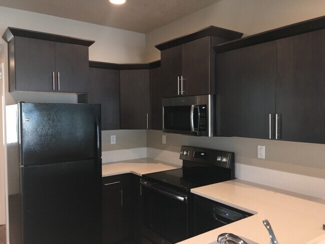 Photo - 1575 NE Rumgay Ln Townhome