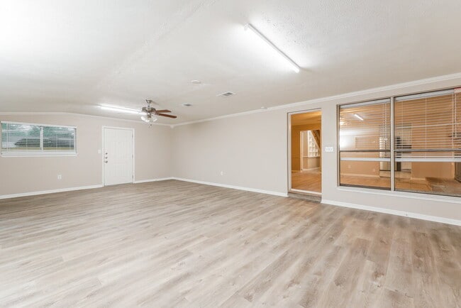 Photo - 4018 Oak Run Dr