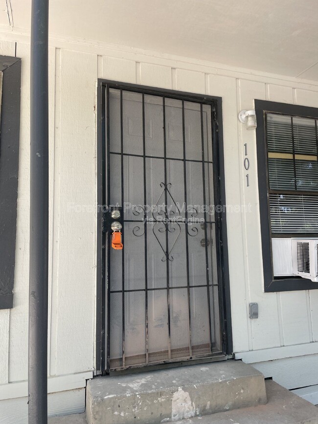 Building Photo - 4818 Monterey St Unit 101