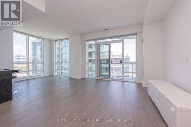 Photo - 55 Merchants' Wharf Unit 1020