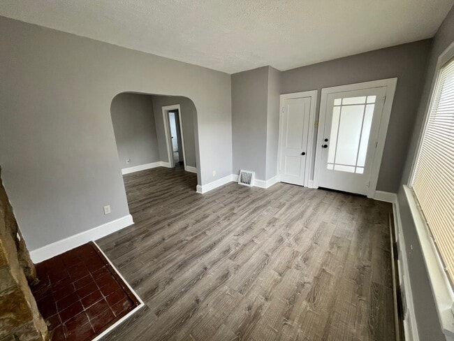 Photo - 562 Belden Ave