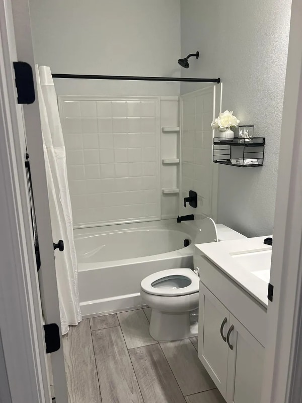 Photo - 630 Golden Violet Way