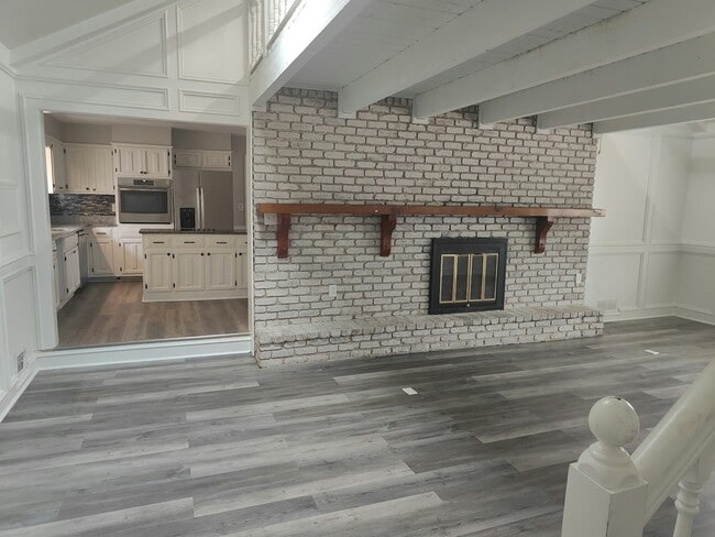 Photo - 275 Devilla Trce