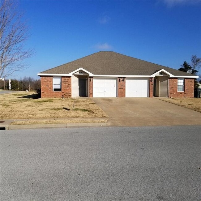 Building Photo - 329 Graystone Cir Rental