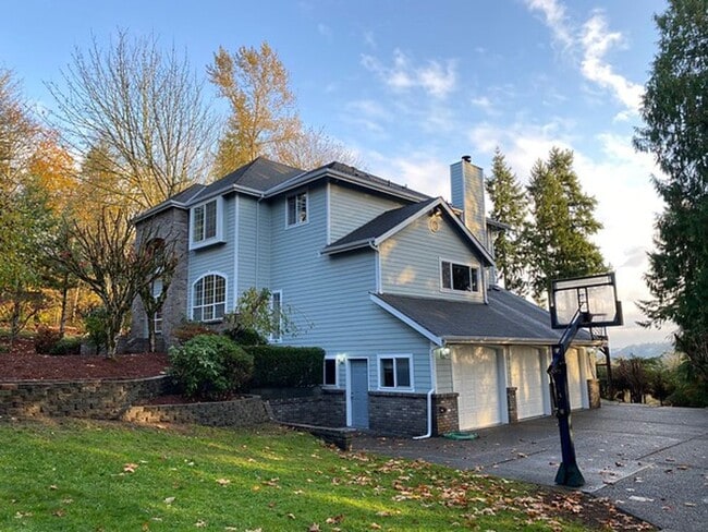 Building Photo - Estate Style Home on Private Road
