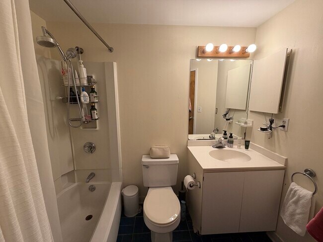 Photo - 103 Gainsborough St Unit 304