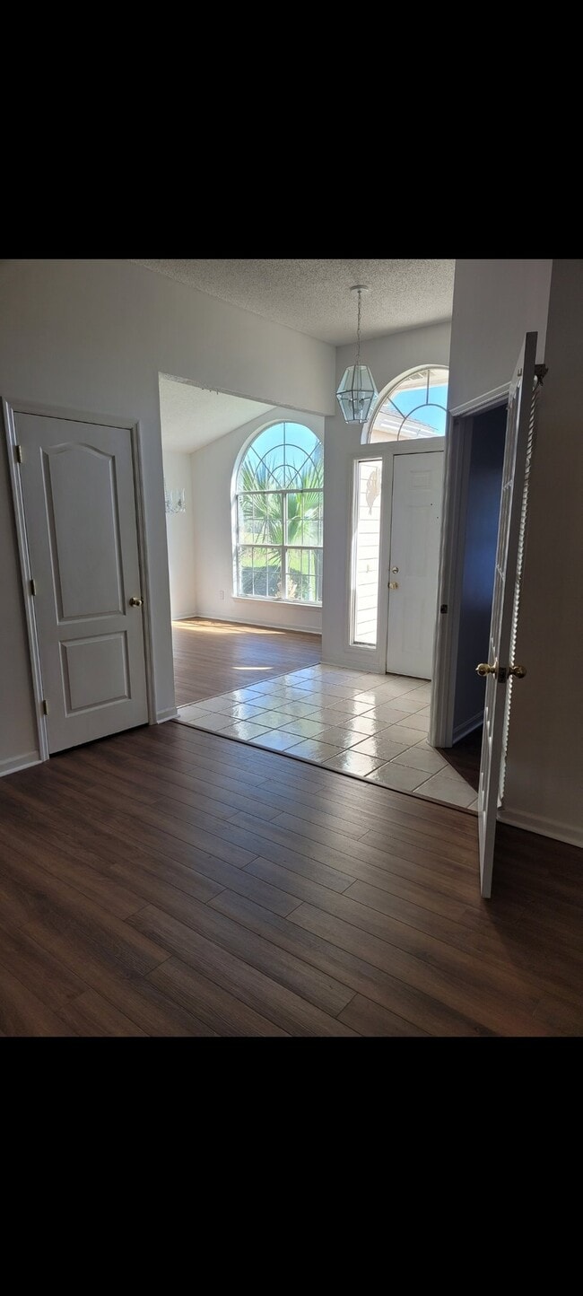 Photo - 12331 Country Club Dr