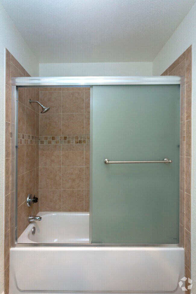 2 BR, 1 BA - 864 SF