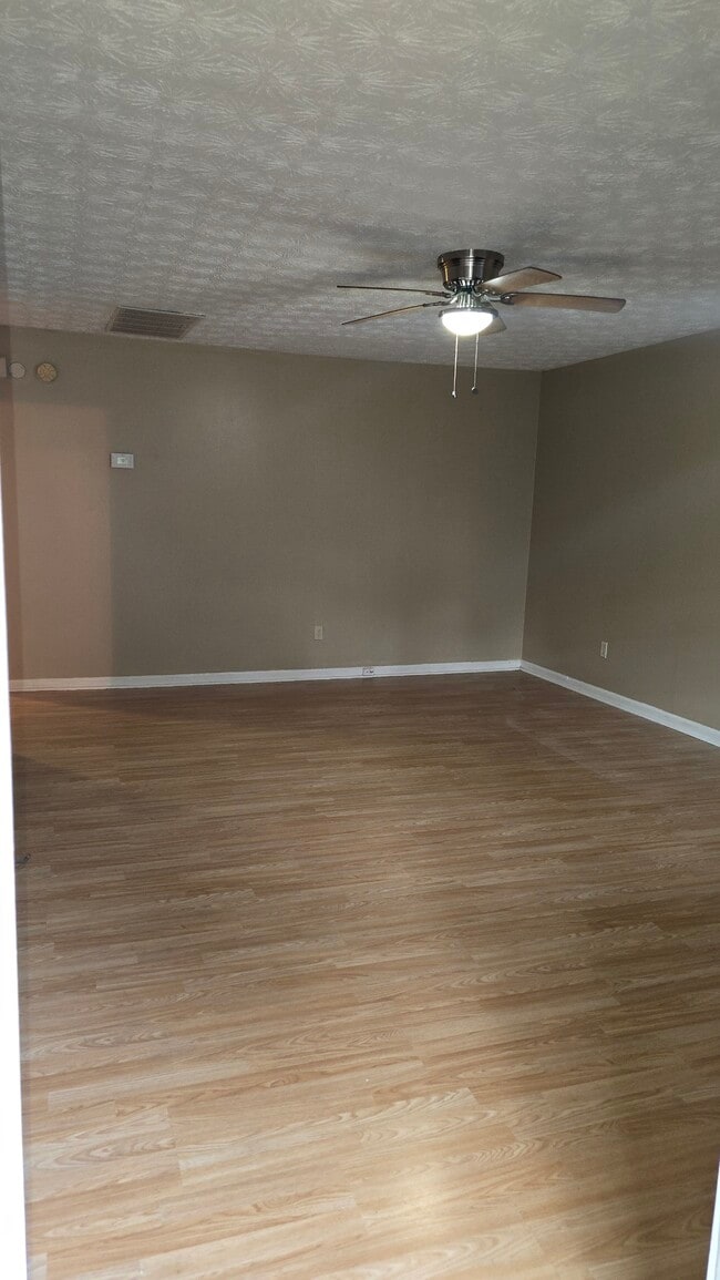 Building Photo - 8372 Warren Dr Unit 8372 Rental