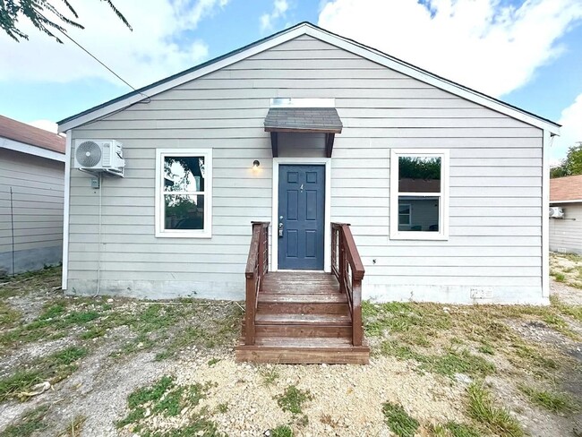 Building Photo - 2702 Observation Dr Unit 4